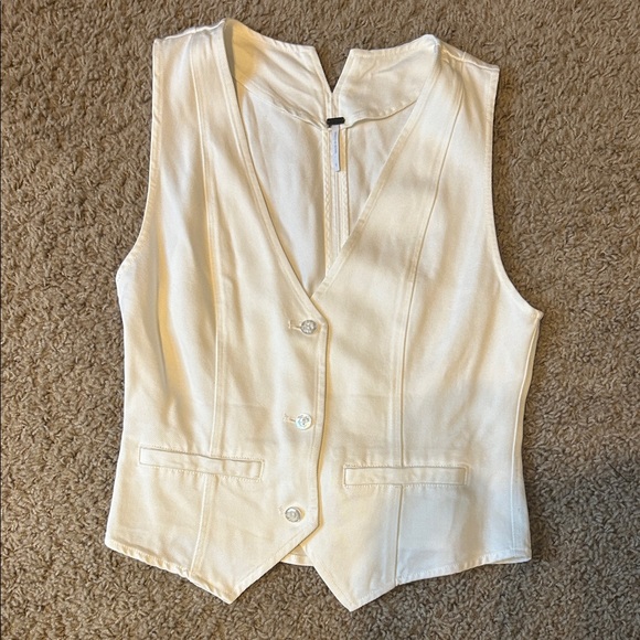 White Button-Up Vest - Picture 2 of 4